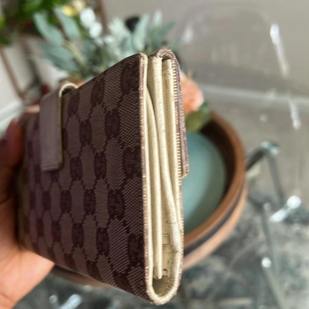 Authentic Gucci wallet